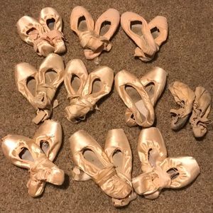 Dead pointe shoes